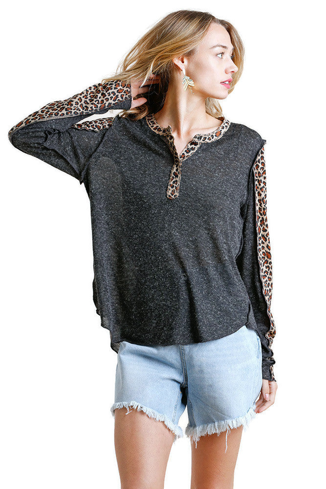 umgee usa Leopard Trimmed Snap Front Top, Charcoal